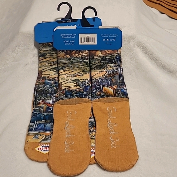 2 Pair Socks, creative designs, super soft - Picture 2 of 4